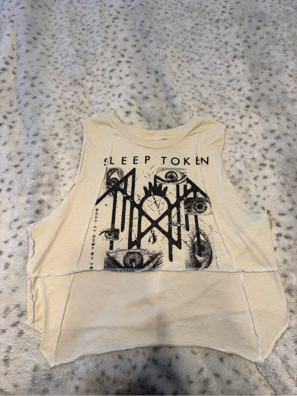 Sleeveless Graphic Crop Tank Top in Cream
